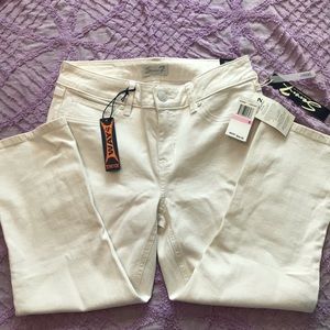 NWT Seven 7 Skinny Jeans size 6. (Capri)